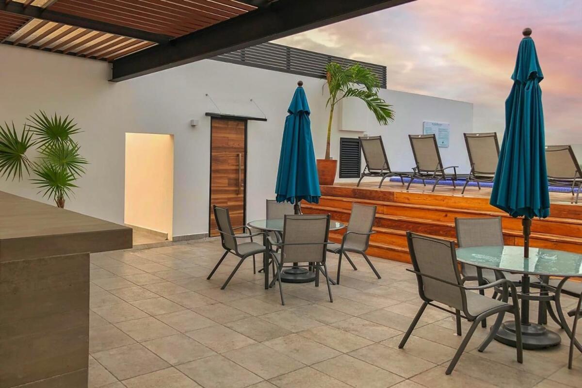 Luxe Top-floor Incredible Roof Pool At Complex Apartment *