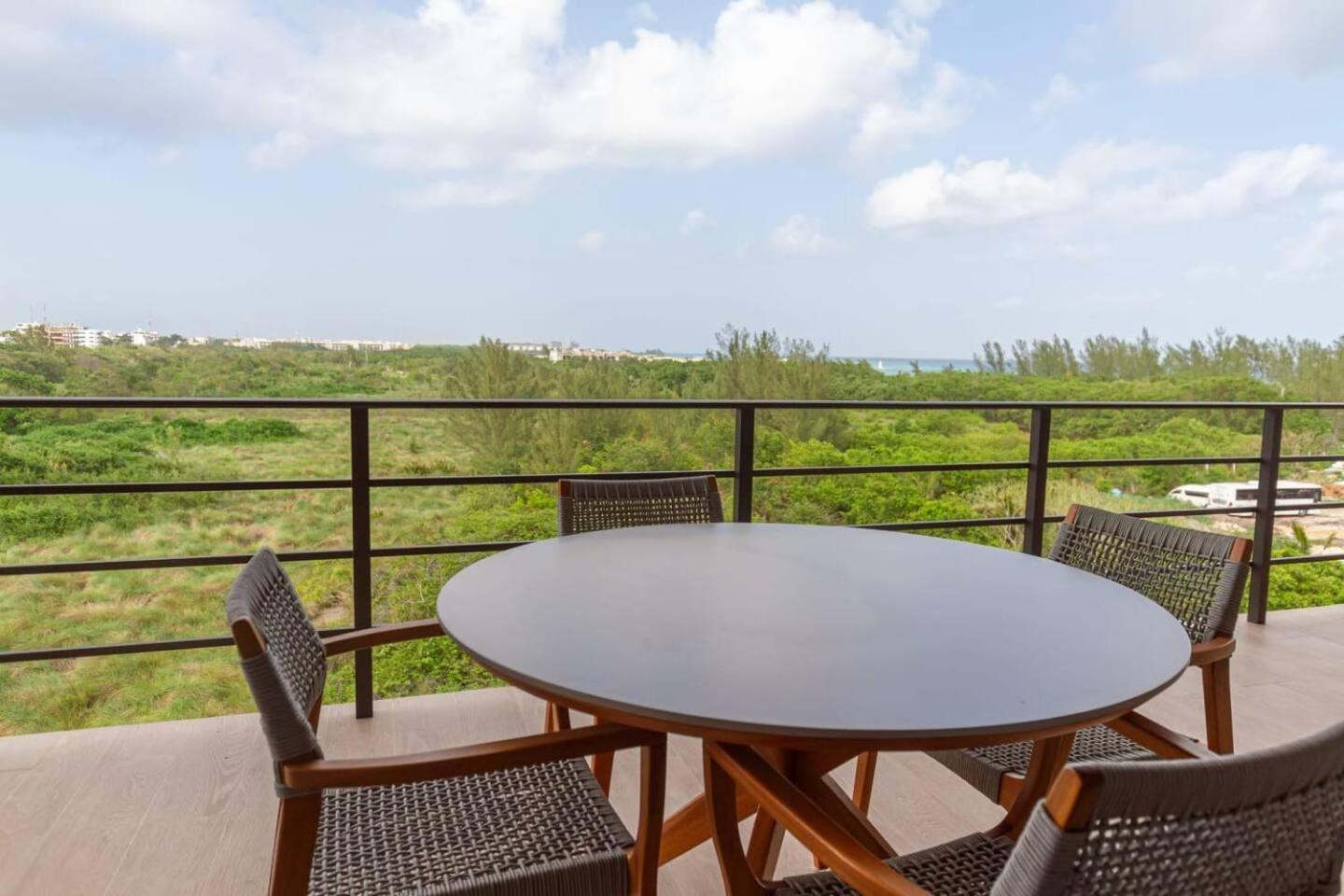 Luxury 1br Ocean View From The Balcony And Rooftop Apartment Playa del Carmen