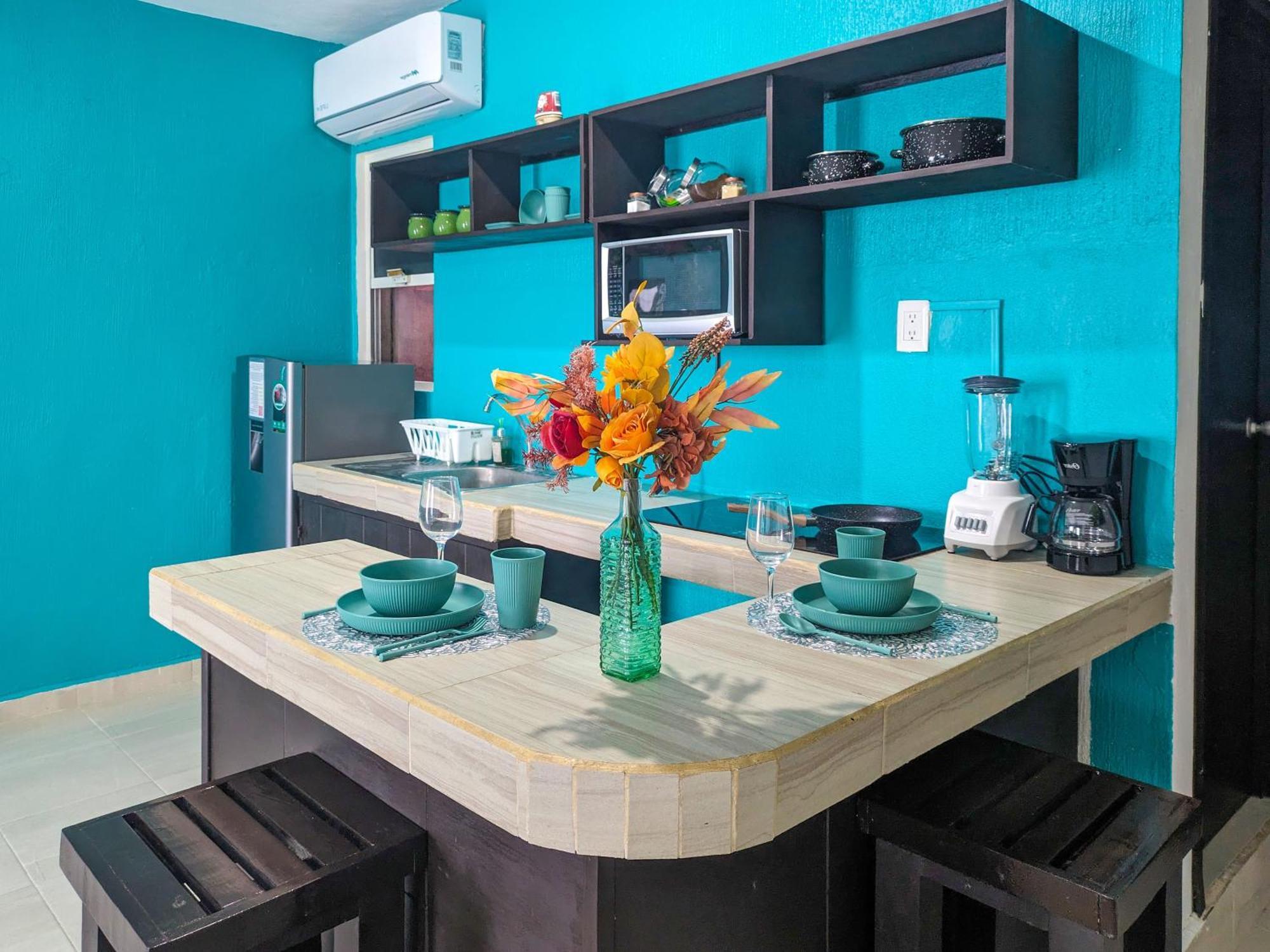A5 Beachside Bliss Family Hawaiian Themed Quad Studio Kitchen Ac Apartment Playa del Carmen