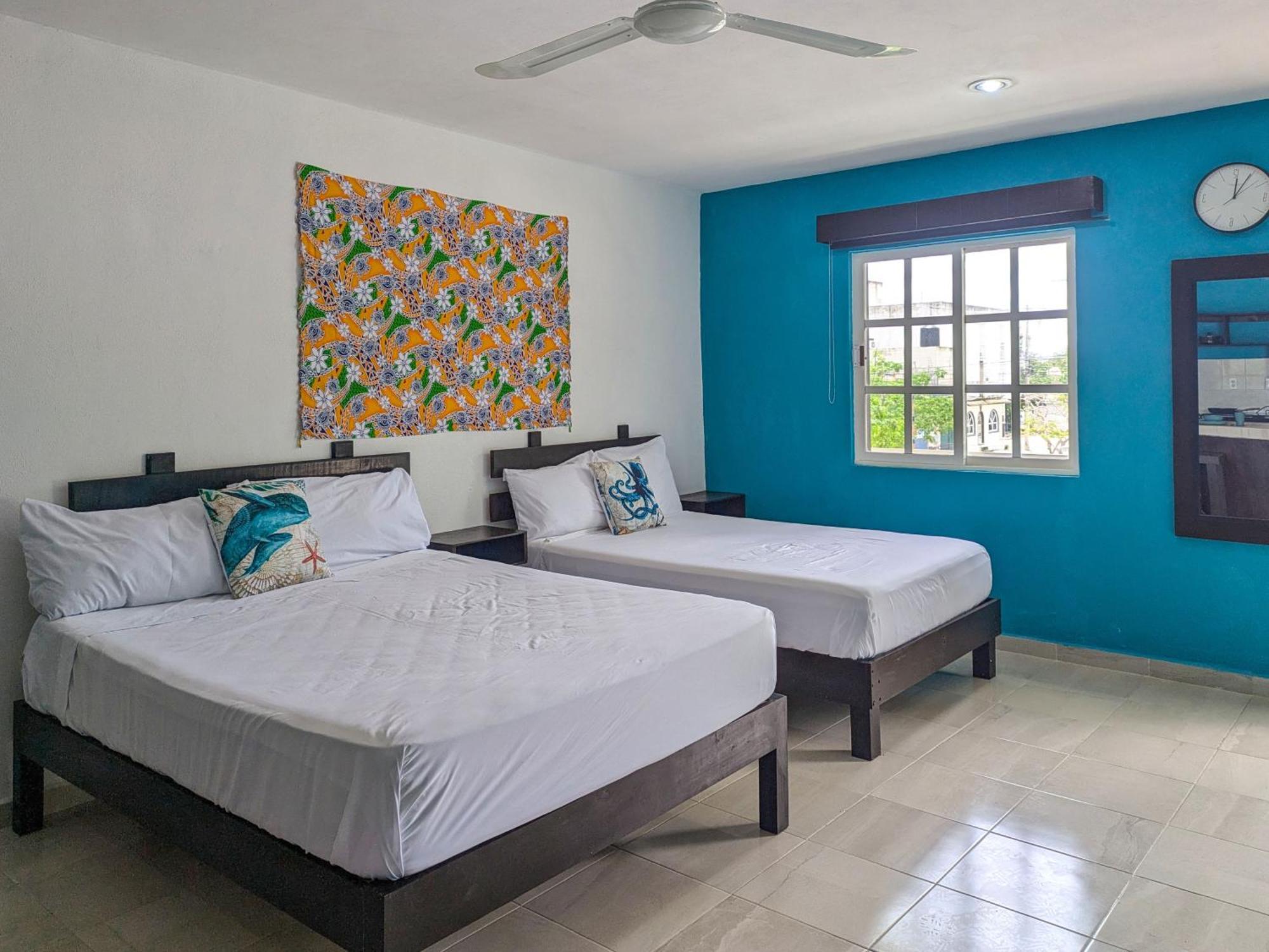 A5 Beachside Bliss Family Hawaiian Themed Quad Studio Kitchen Ac Apartment *