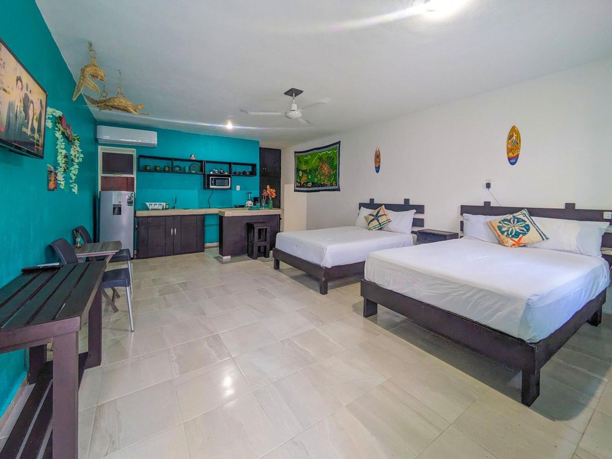 A5 Beachside Bliss Family Hawaiian Themed Quad Studio Kitchen Ac * Playa del Carmen