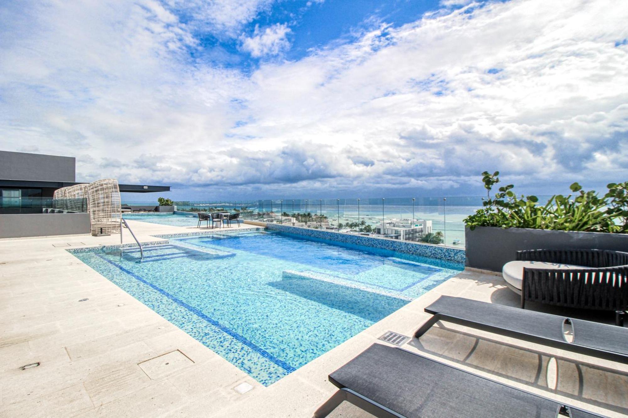 Golden Wave Escape Apartment *