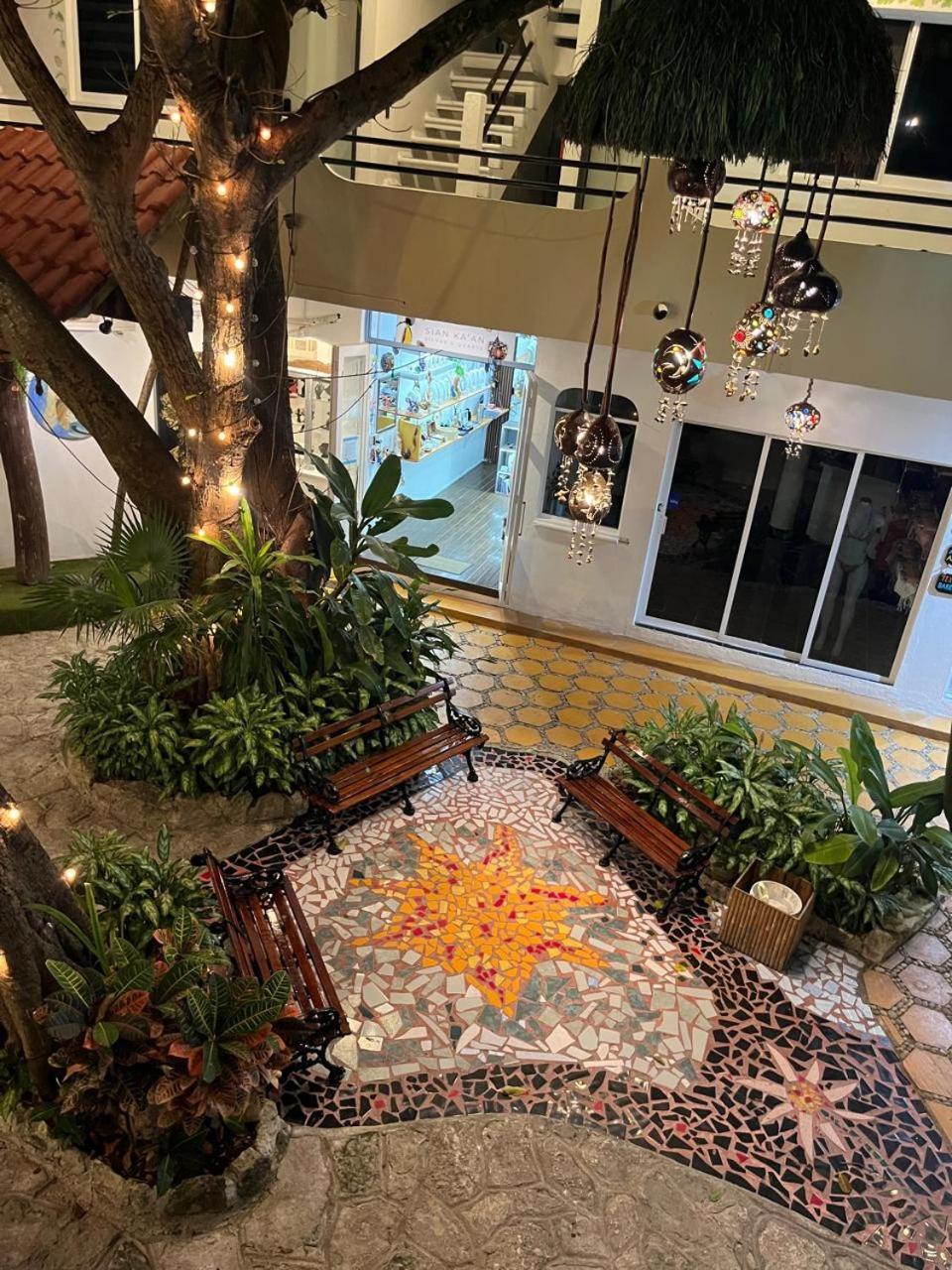 Ha Garden Gallery - 5th Avenue Hotel