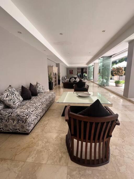 Appartement Beachfront Bliss: 2br/2ba Seaside Living *