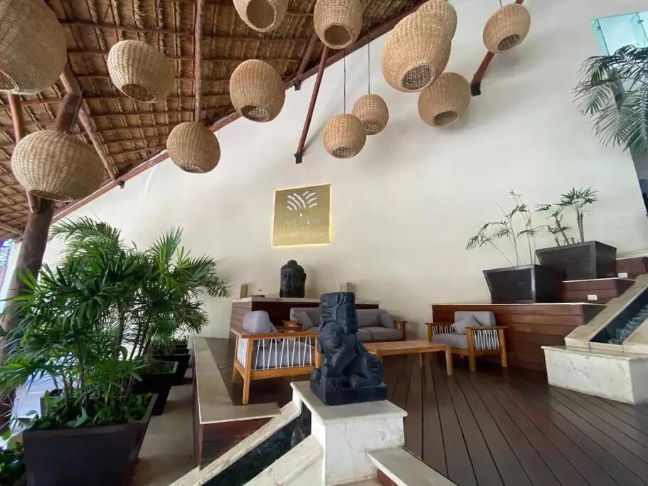 Sea View Studio: Beachfront Living *