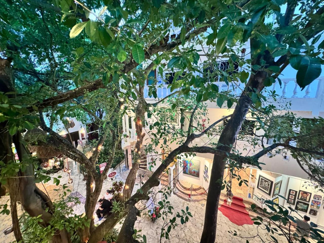 Ha Garden Gallery - 5th Avenue Hotel *