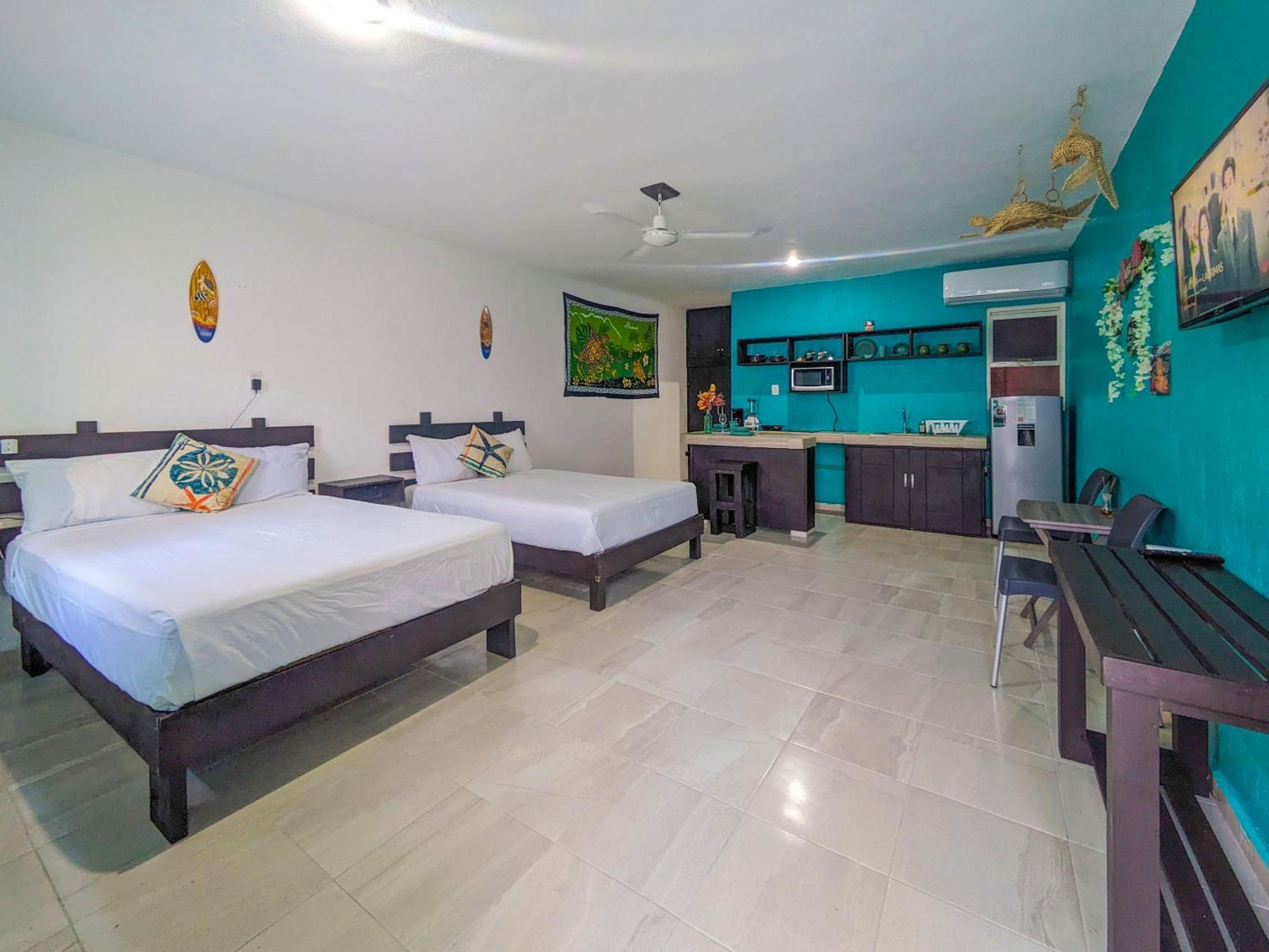 A5 Beachside Bliss Family Hawaiian Themed Quad Studio Kitchen Ac Apartment