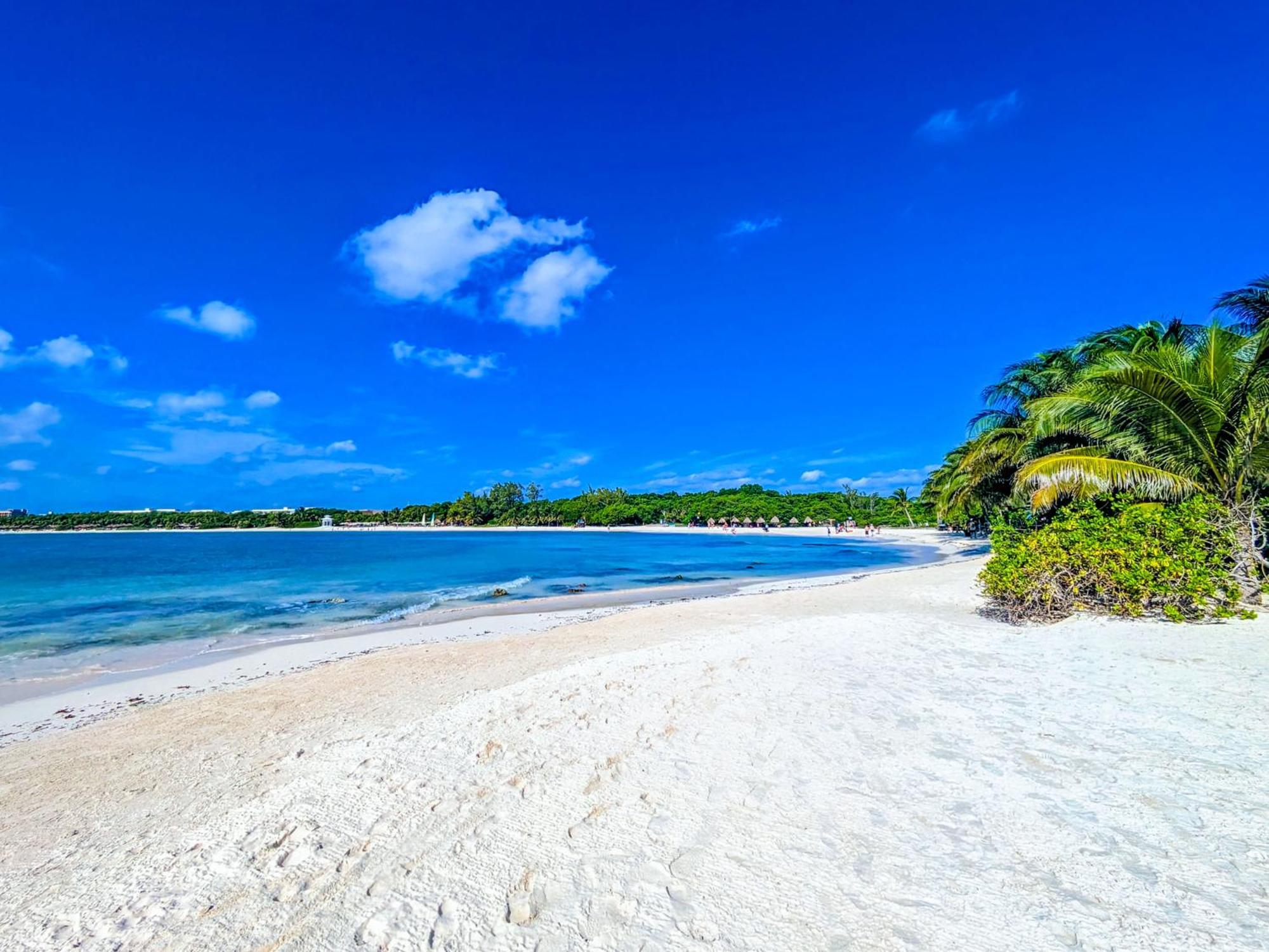 A5 Beachside Bliss Family Hawaiian Themed Quad Studio Kitchen Ac Apartment Playa del Carmen