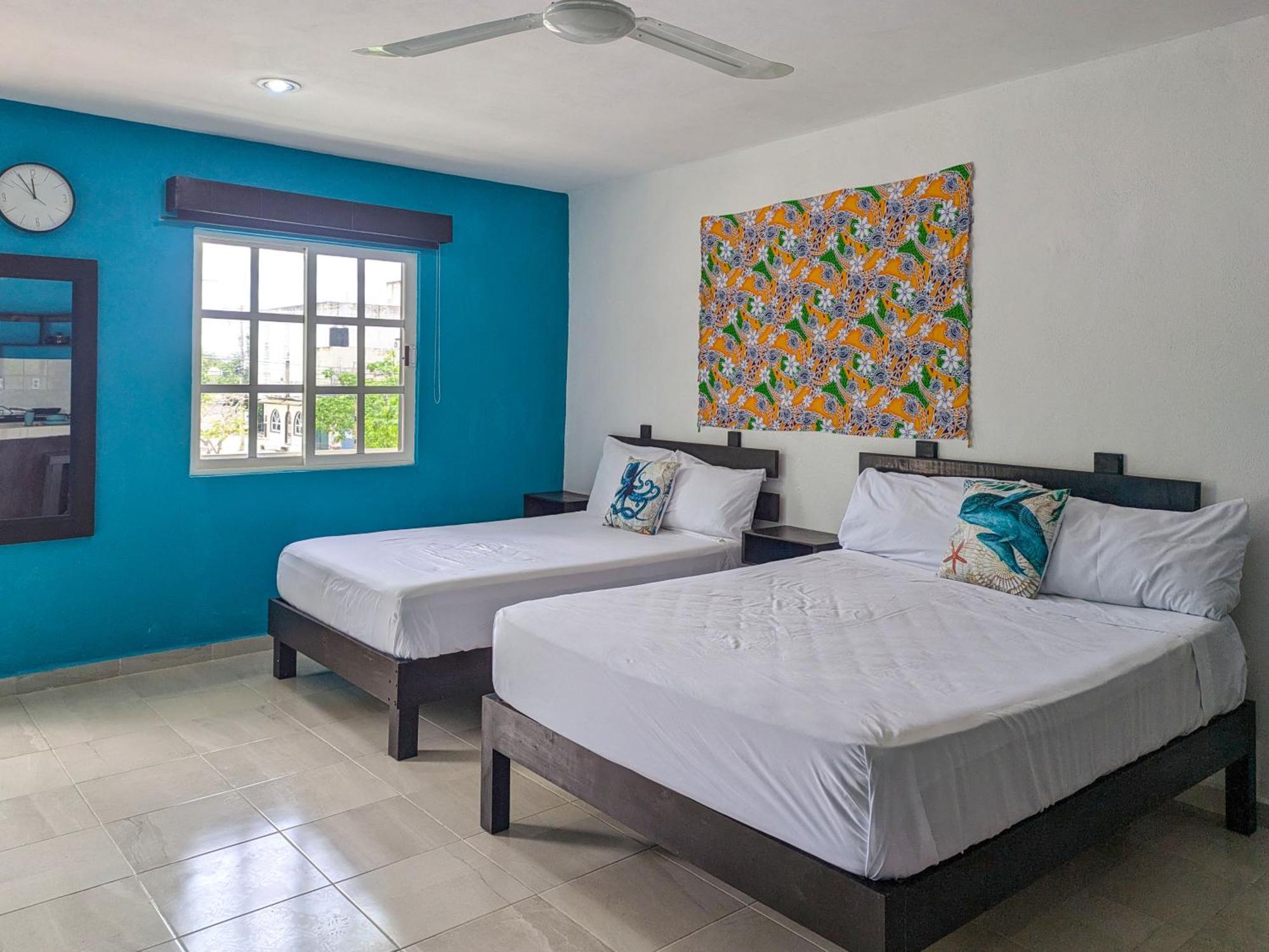 A5 Beachside Bliss Family Hawaiian Themed Quad Studio Kitchen Ac Apartment *