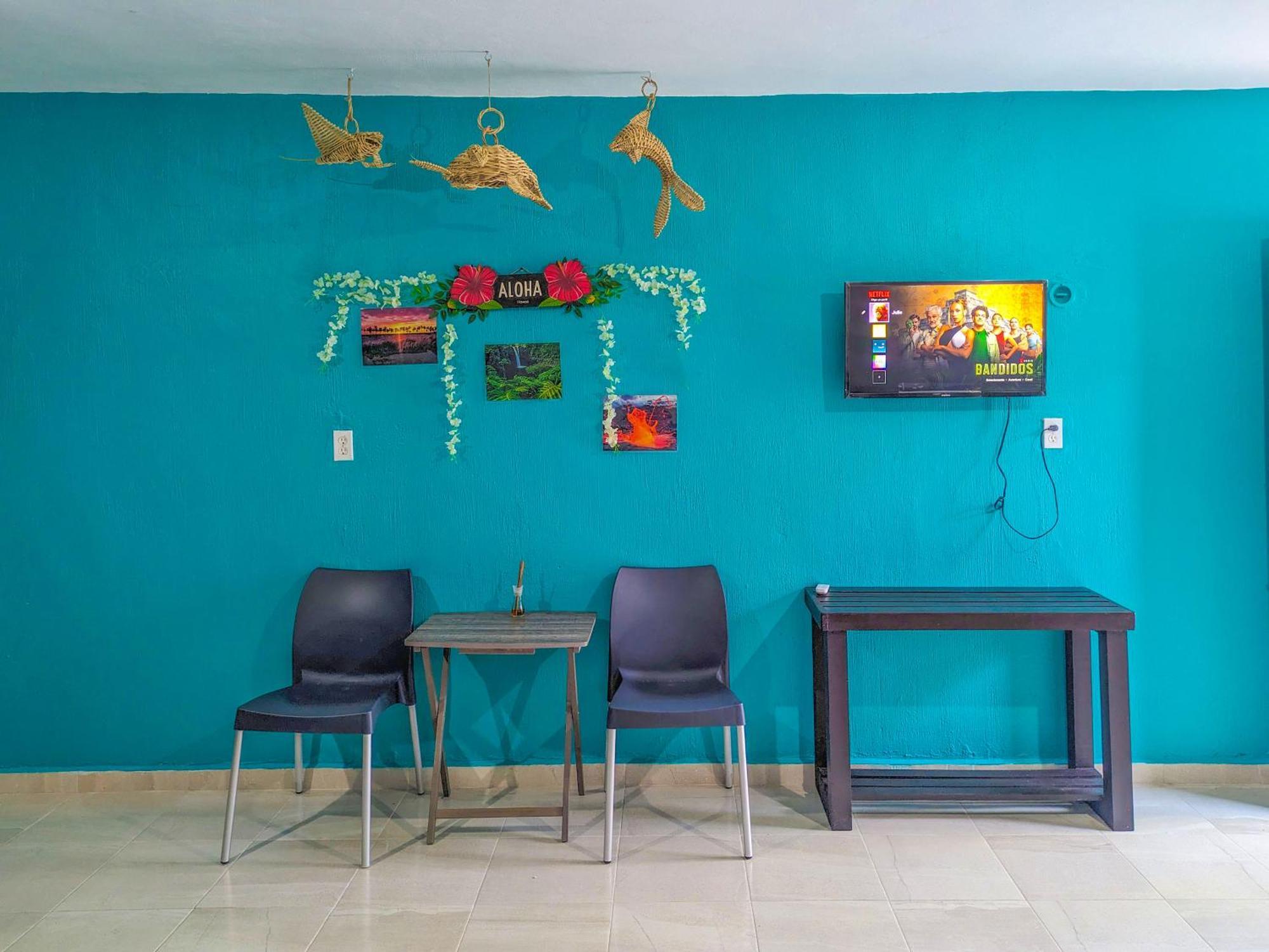 A5 Beachside Bliss Family Hawaiian Themed Quad Studio Kitchen Ac Apartment