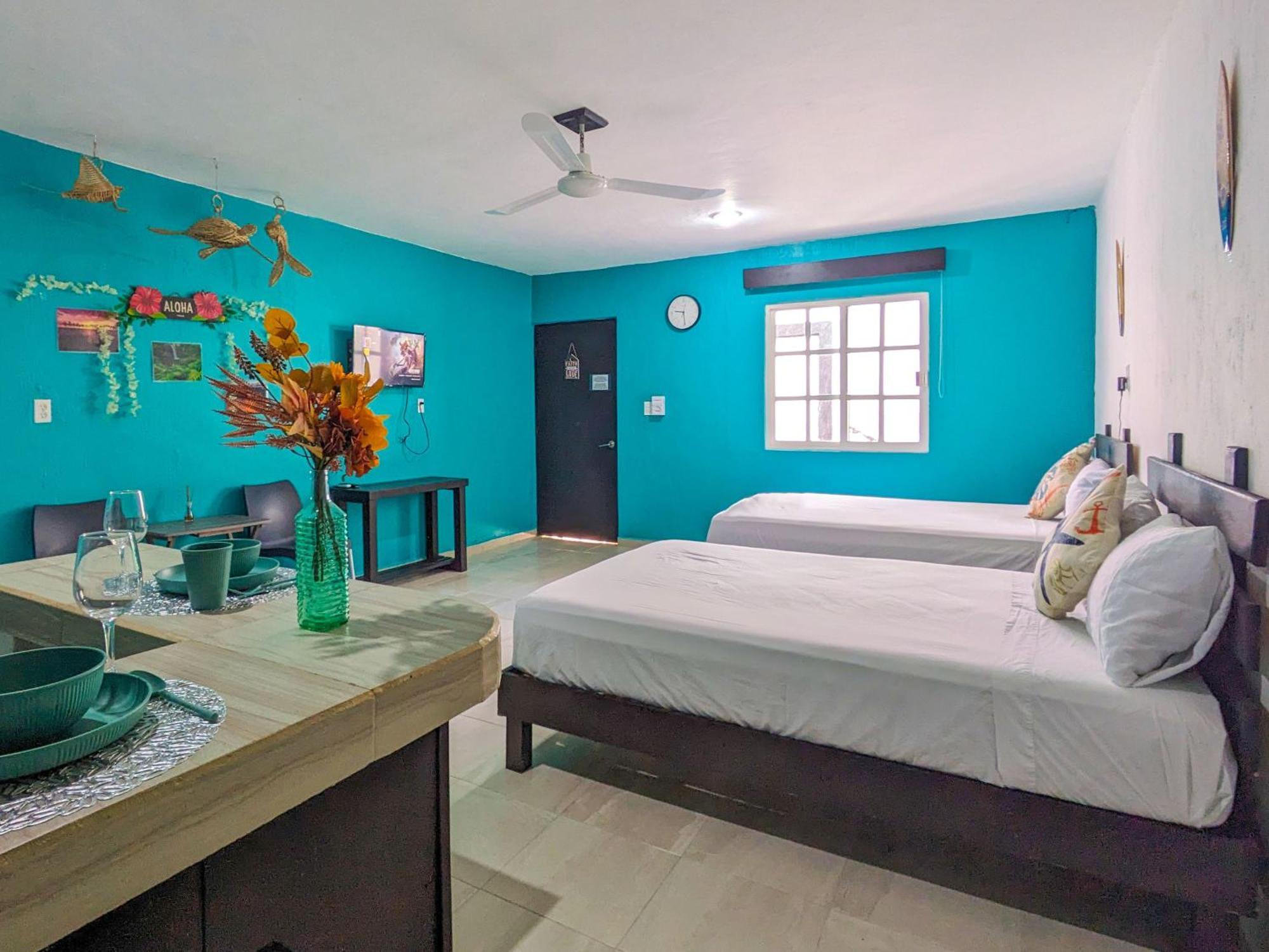 A5 Beachside Bliss Family Hawaiian Themed Quad Studio Kitchen Ac *
