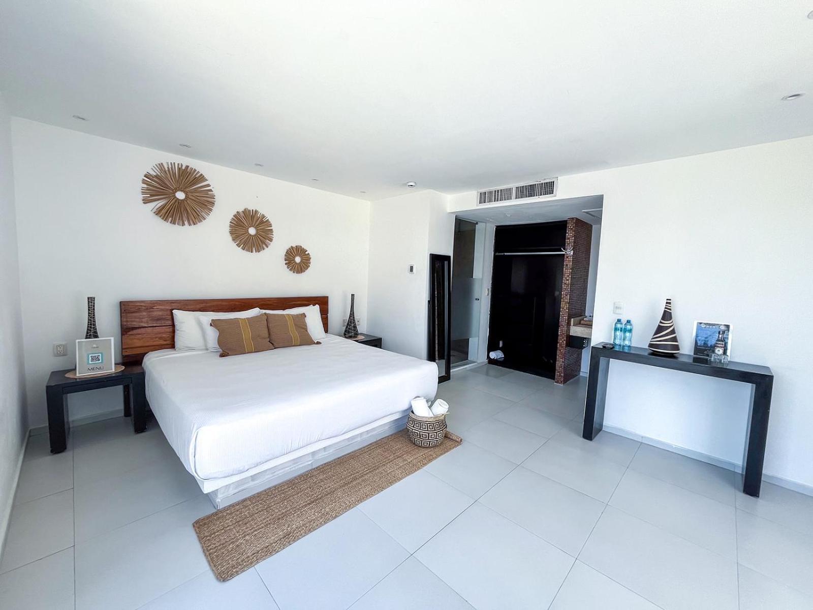 Cache Boutique - Adults Only 3*