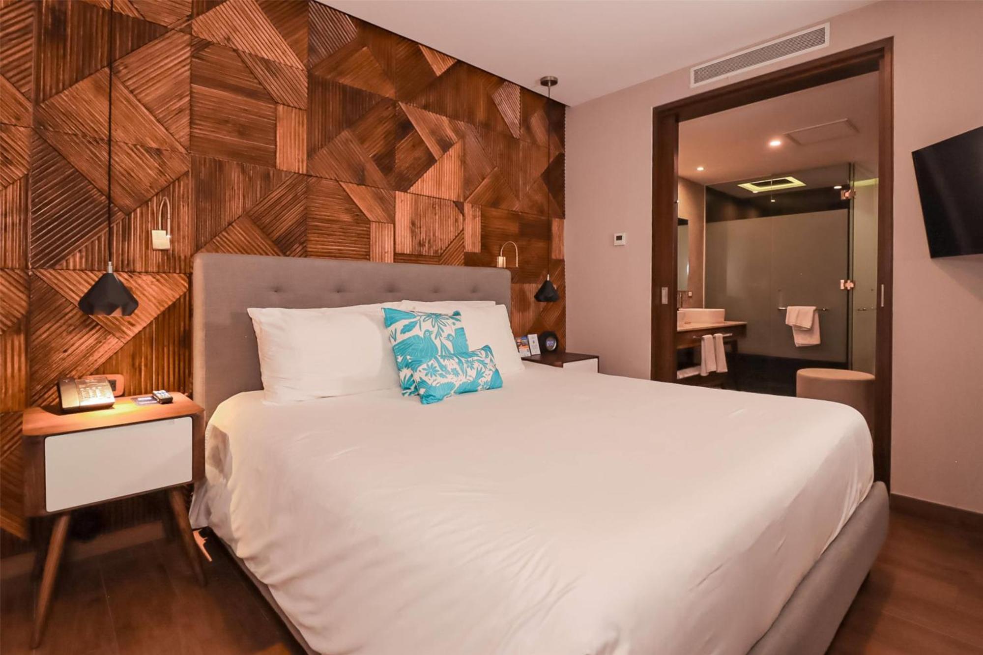 The Fives Downtown & Residences, Curio Collection By Hilton