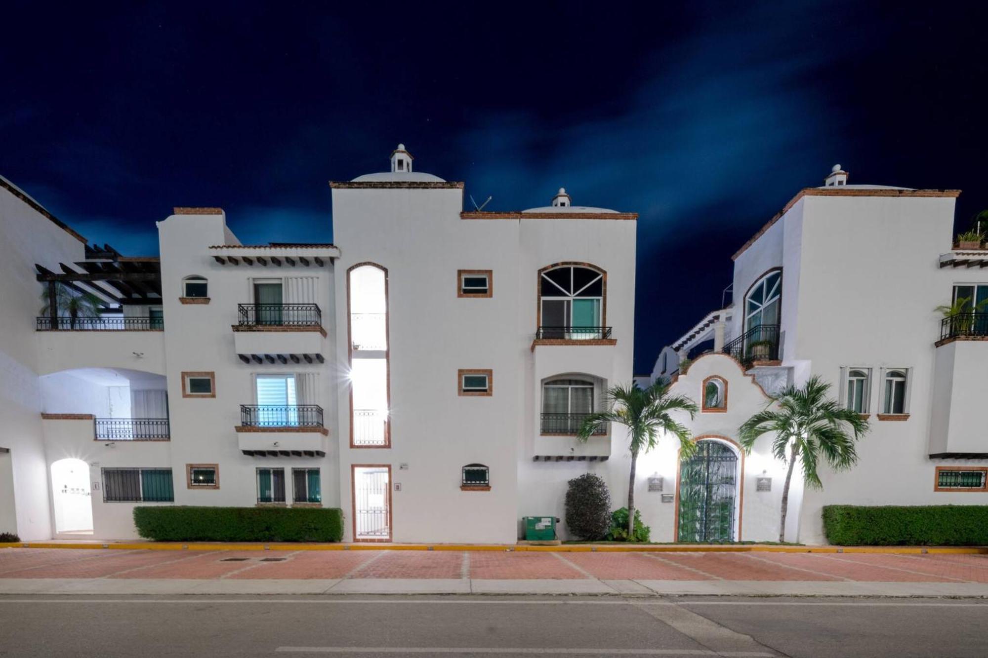 2 Bedroom- Tropical Oasis In The Heart Of - At Gaviotas * Playa del Carmen