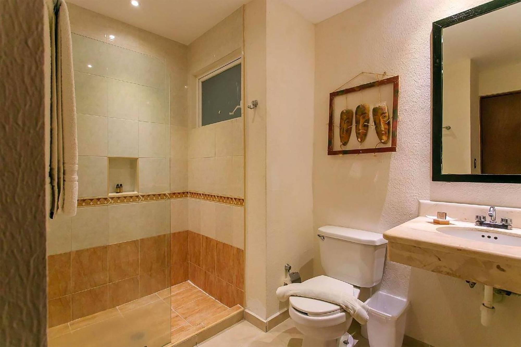 2 Bedroom- Tropical Oasis In The Heart Of - At Gaviotas Holiday home Playa del Carmen