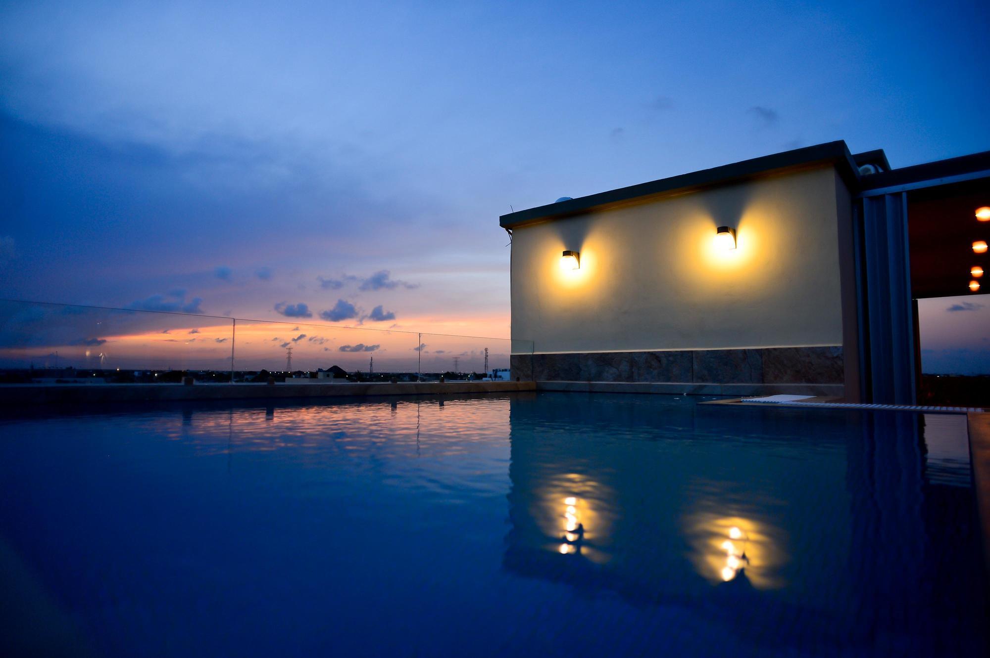 Sunrise 42 Playa del Carmen