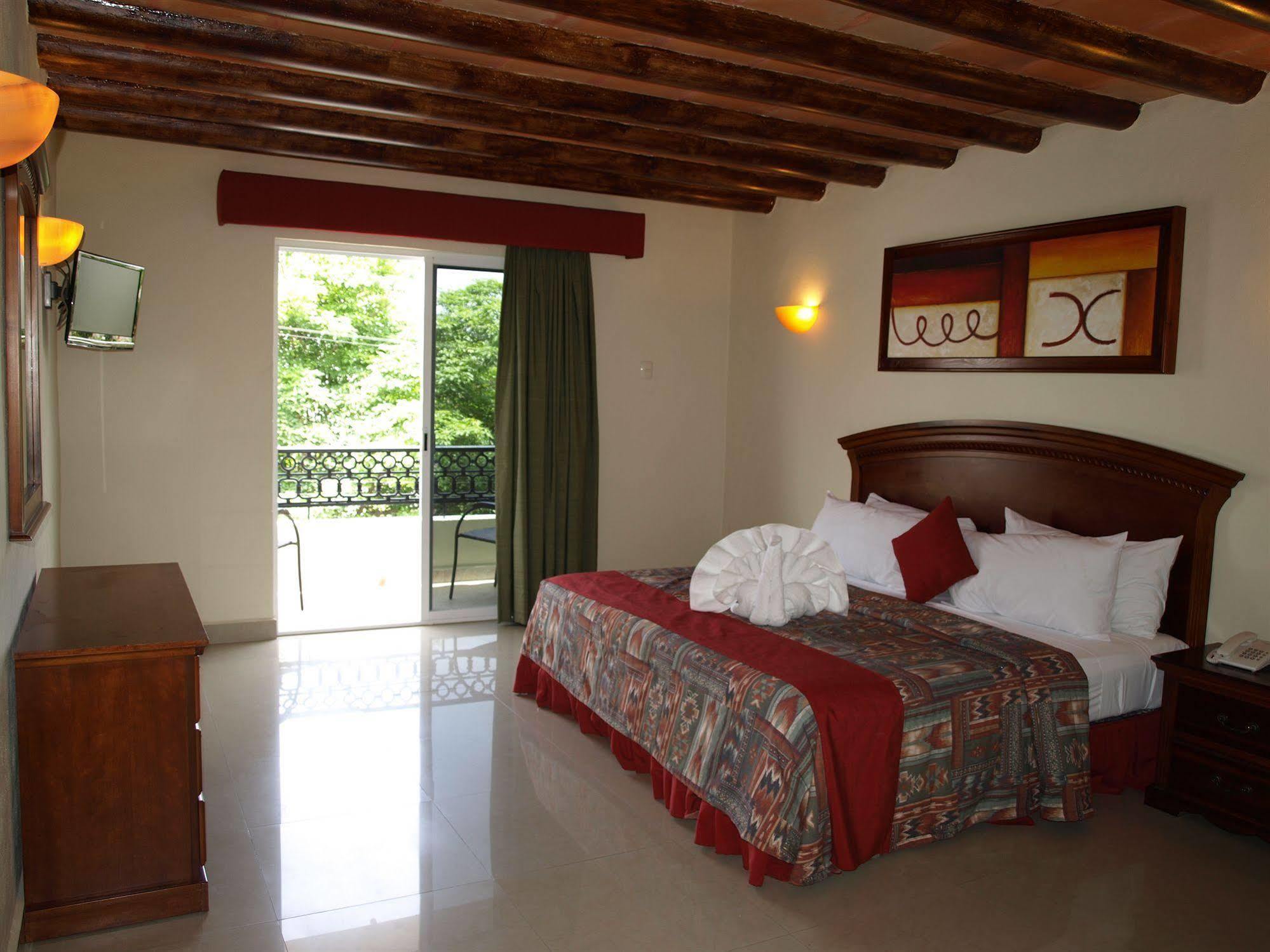 Hotel El Campanario 3*