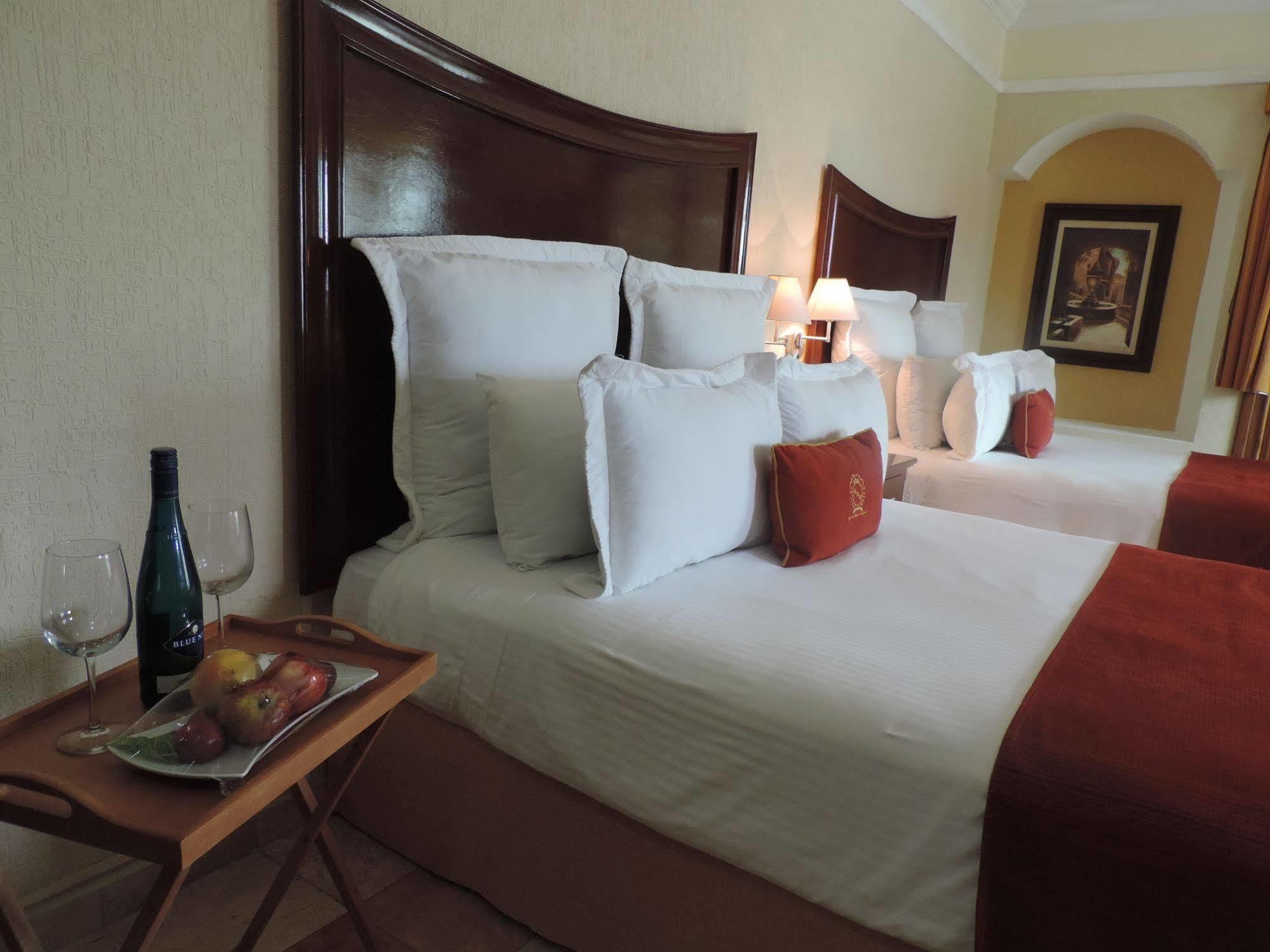 Hacienda Real Del Caribe 4*