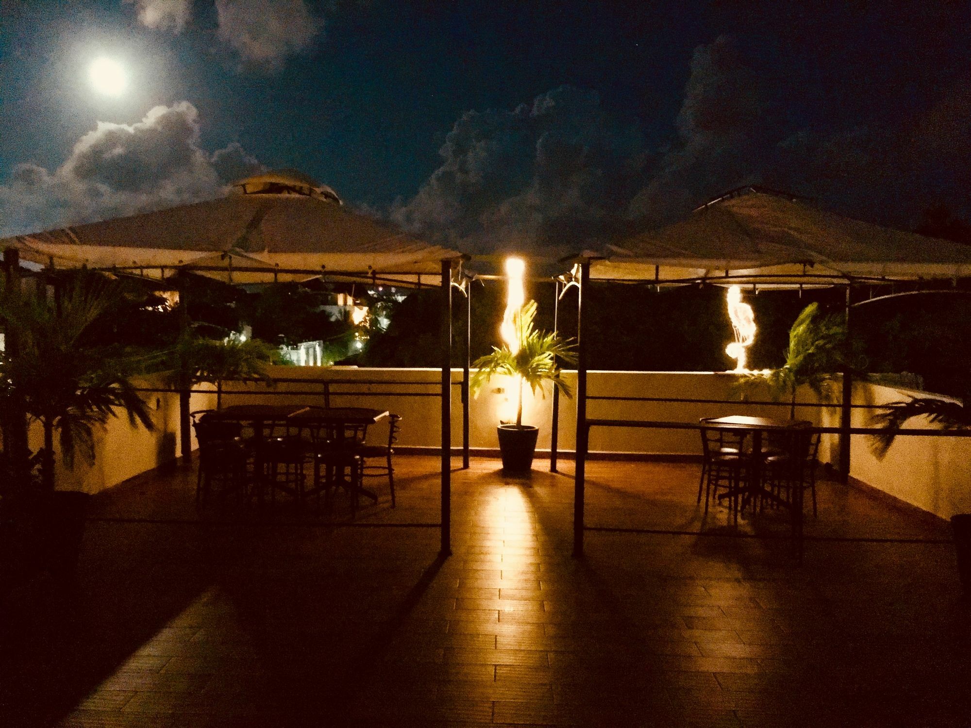 Flamingos Inn