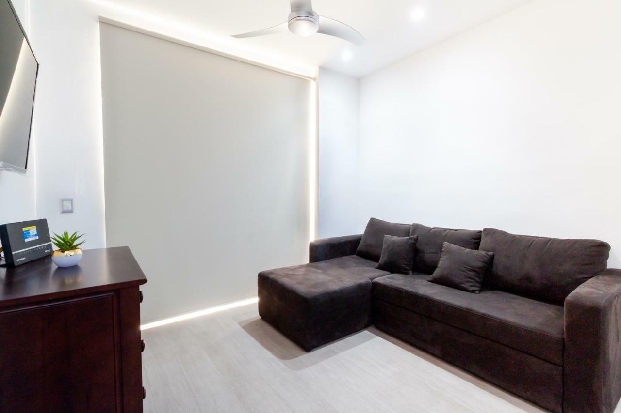 Apartment Trendy Designer In The 5th Avenue *