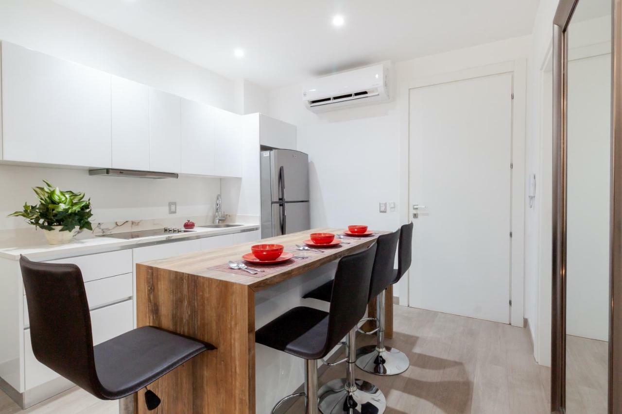 Trendy Designer In The 5th Avenue Apartment