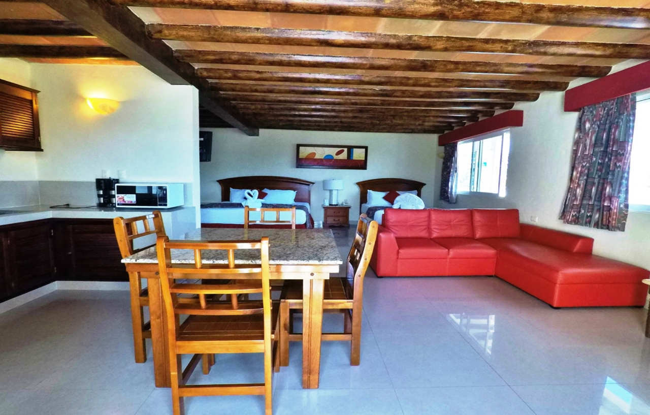 El Campanario 3*