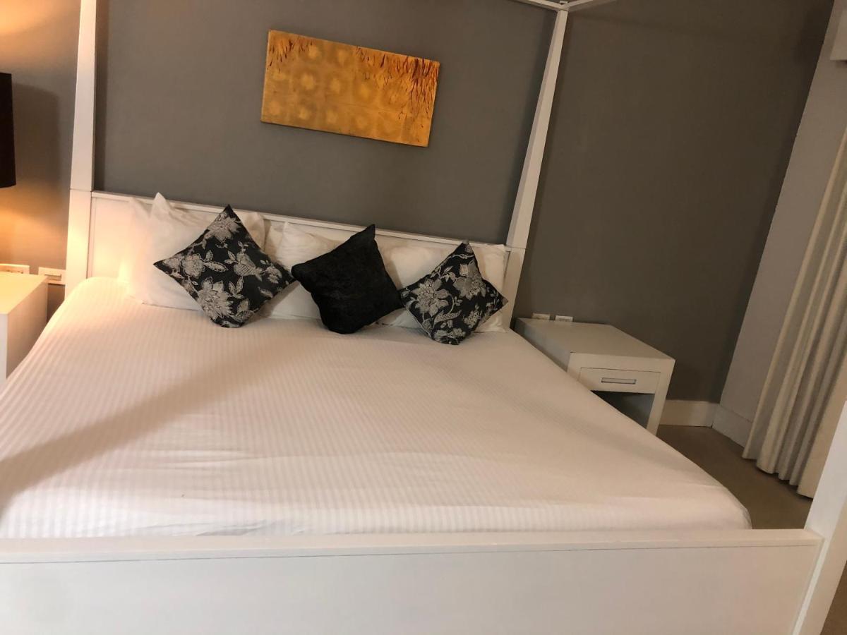 Aldea Thai By Blue Oceanfront Apartahotel 4*